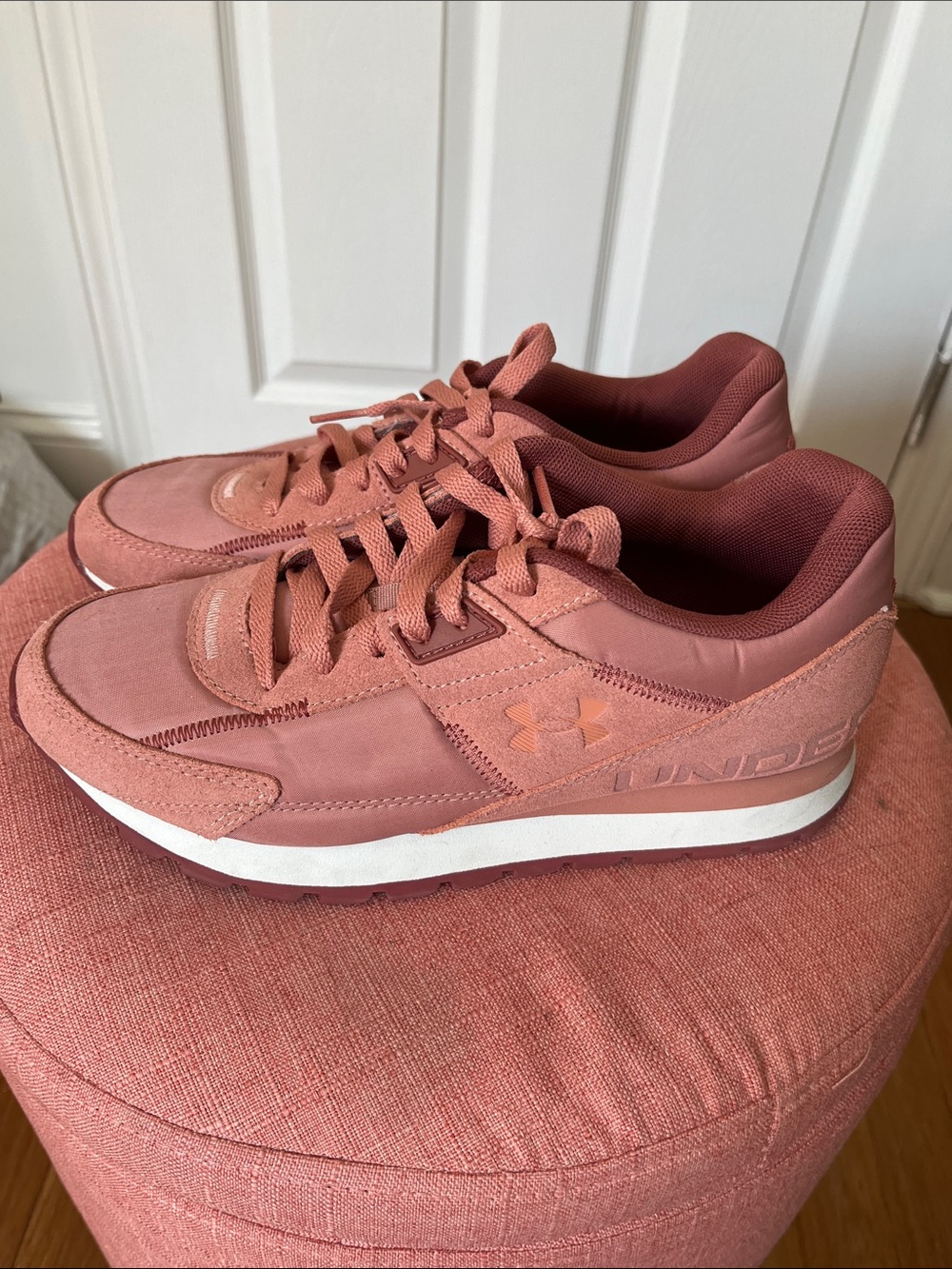 Under Armour Women's Dusty Rose Pink Sneakers Retro 8 EUC
